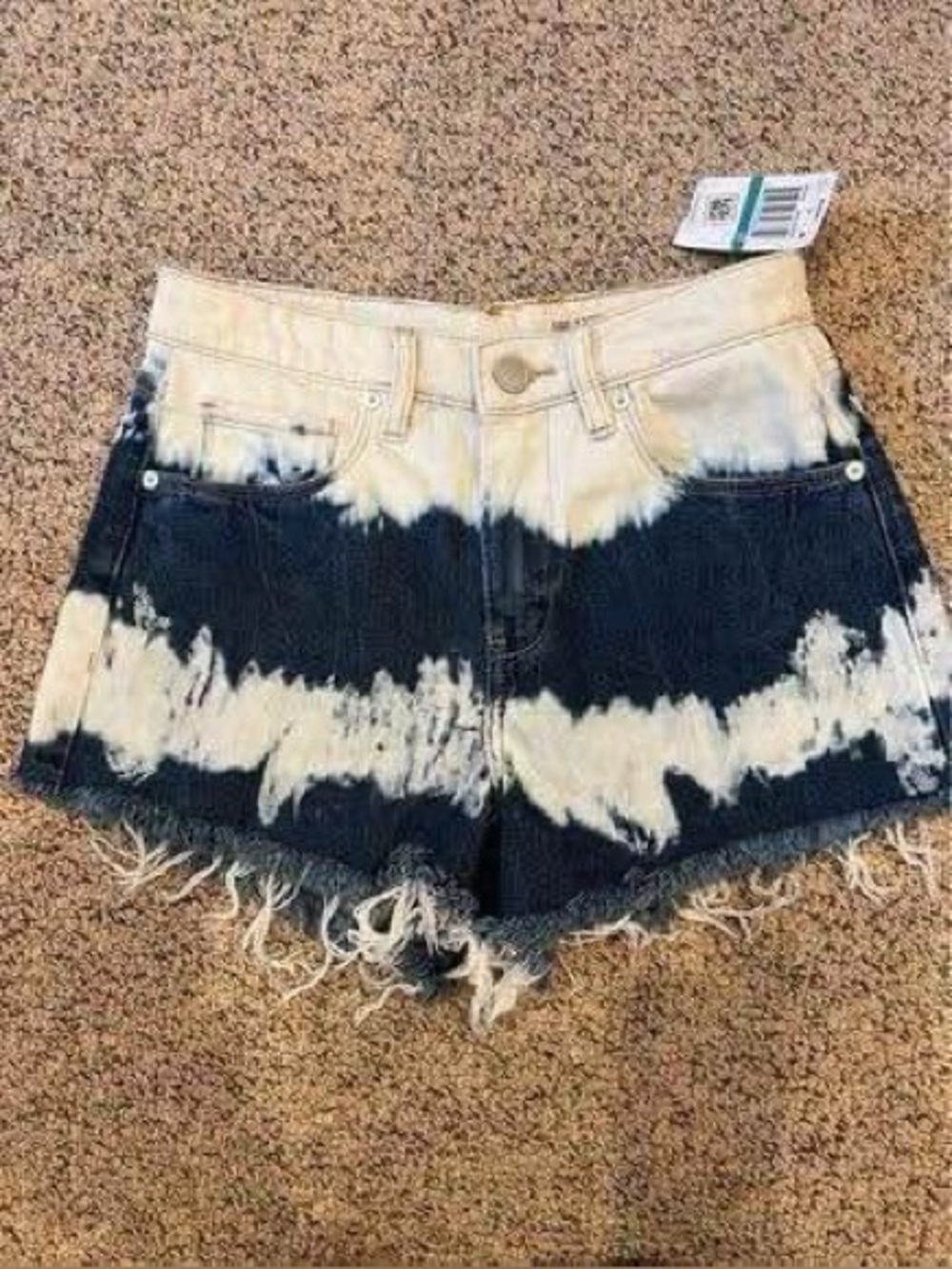 Blank NYC The Barrow Denim Shorts Size 25 NWT Size 2
